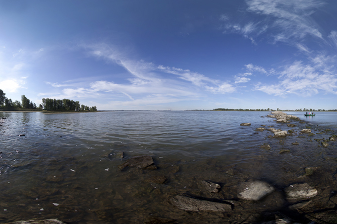 Photographie panoramique prise à partir du barrage en pierres entre l'Île de Grâce et l'Île Ronde.