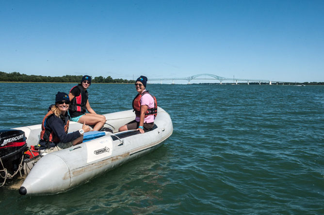 Three women in a rubber dinghy on Lake Saint-Pierre