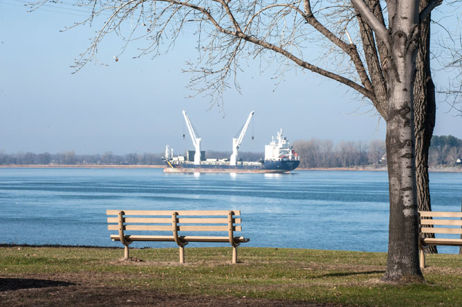 A commercial vessel on the St. Lawrence, seen from Pointe-aux-Pins park